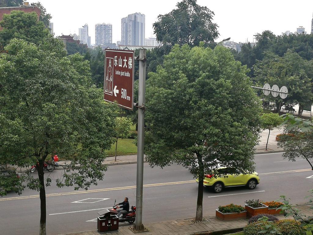 Peace Inn The Leshan Giant Buddha Branch Exterior photo